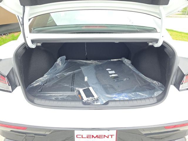 Hyundai Elantra Vehicle Image 31