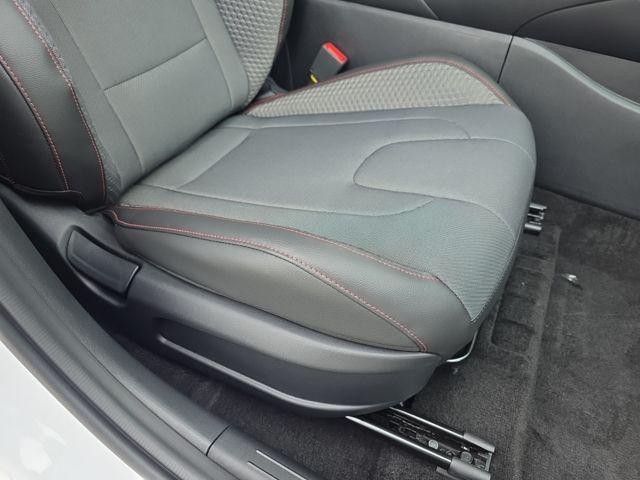 Hyundai Elantra Vehicle Image 32