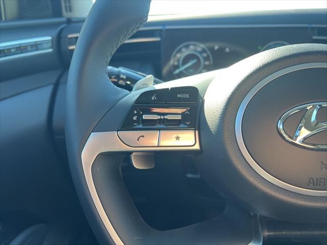 Hyundai Tucson Hybrid Vehicle Full-screen Gallery Image 12