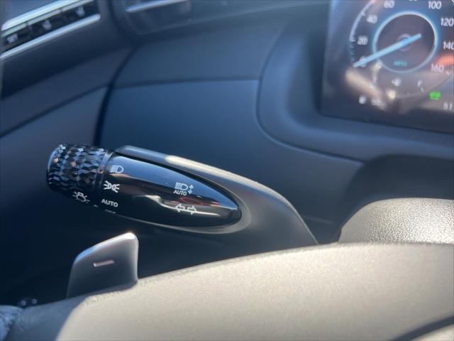 Hyundai Tucson Hybrid Vehicle Full-screen Gallery Image 14