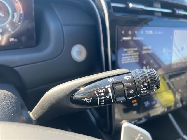 Hyundai Tucson Hybrid Vehicle Full-screen Gallery Image 15