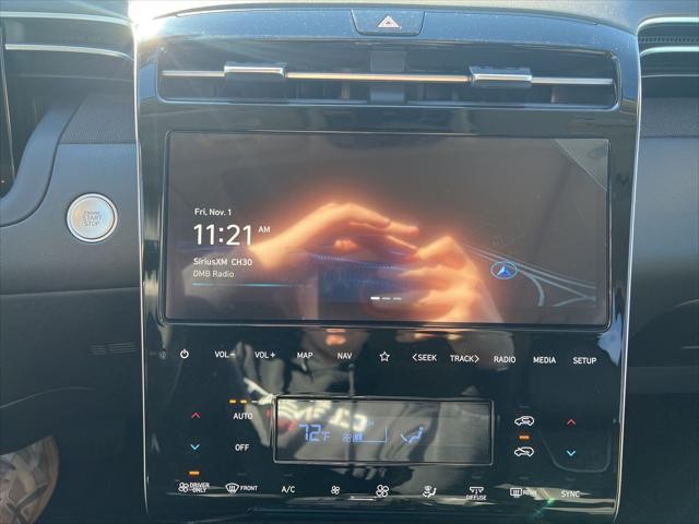 Hyundai Tucson Hybrid Vehicle Full-screen Gallery Image 24