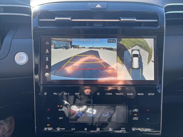 Hyundai Tucson Hybrid Vehicle Full-screen Gallery Image 25