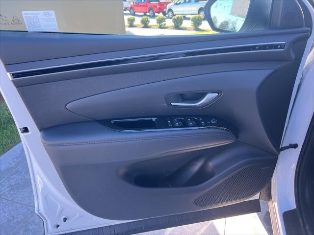 Hyundai Tucson Hybrid Vehicle Full-screen Gallery Image 26