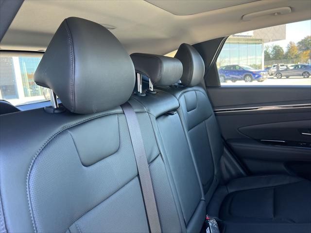 Hyundai Tucson Hybrid Vehicle Full-screen Gallery Image 34