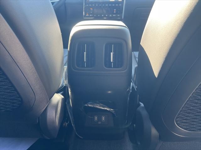 Hyundai Tucson Hybrid Vehicle Full-screen Gallery Image 35