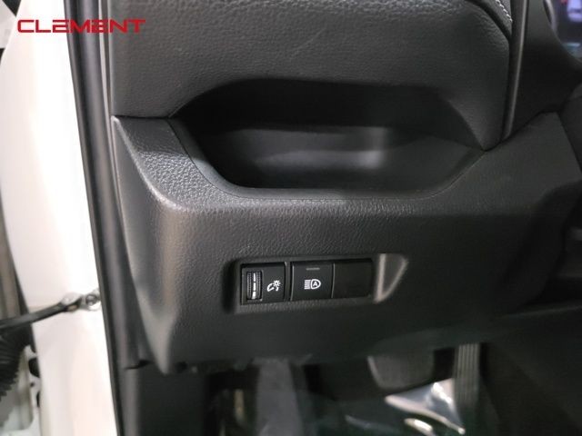 Toyota RAV4 Vehicle Image 10