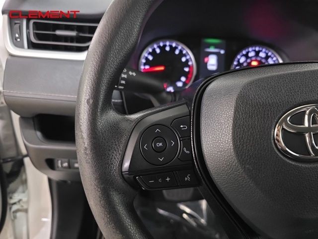 Toyota RAV4 Vehicle Image 11