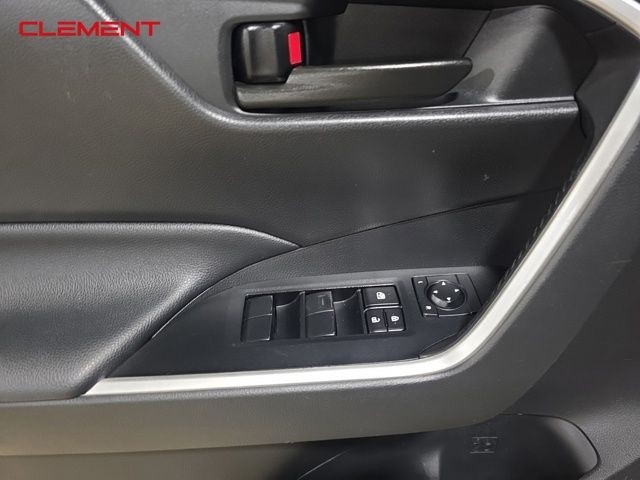 Toyota RAV4 Vehicle Image 19