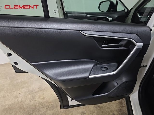 Toyota RAV4 Vehicle Image 23