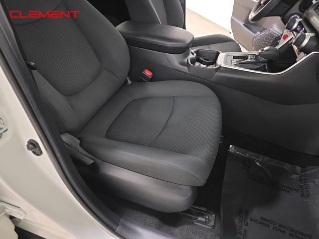 Toyota RAV4 Vehicle Image 27