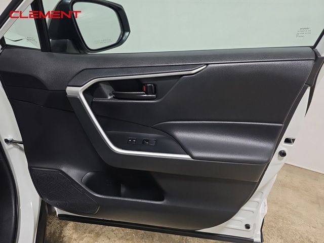 Toyota RAV4 Vehicle Image 29
