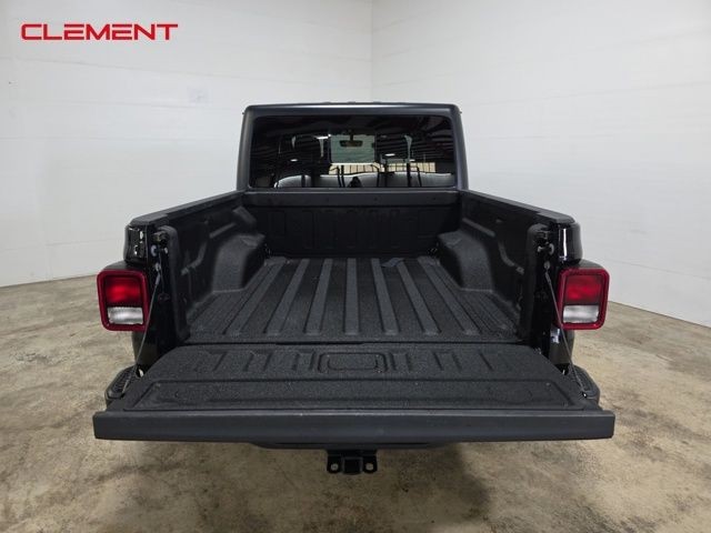Jeep Gladiator Vehicle Image 10