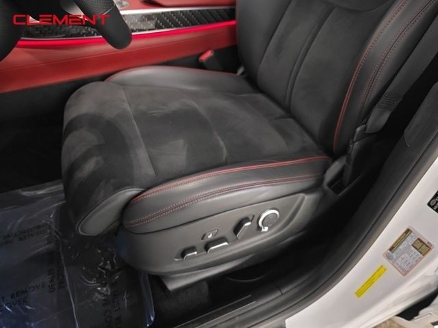 Genesis GV70 Vehicle Image 28