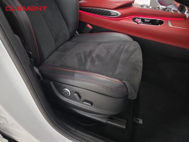 Genesis GV70 Vehicle Image 36