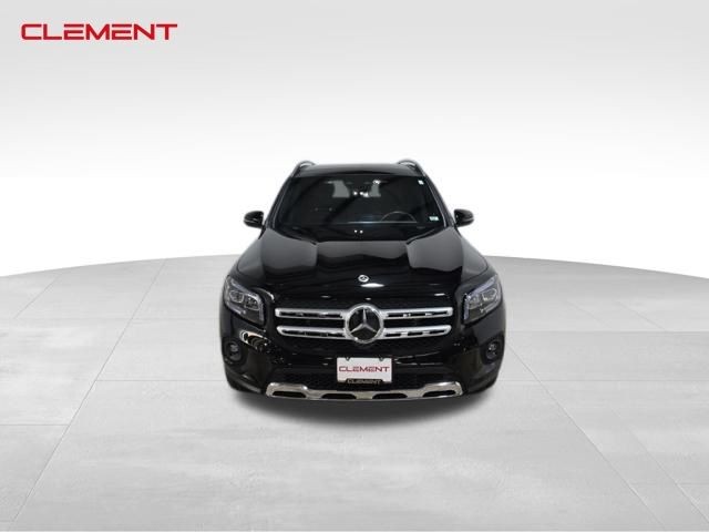 Mercedes-Benz GLB Vehicle Image 02