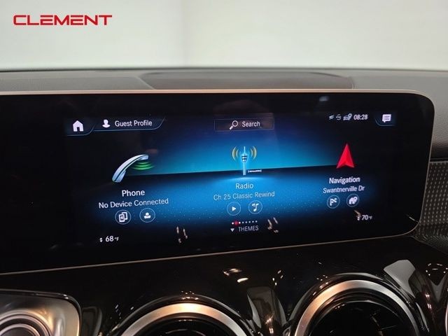 Mercedes-Benz GLB Vehicle Image 16