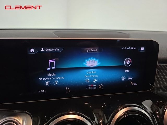 Mercedes-Benz GLB Vehicle Image 17