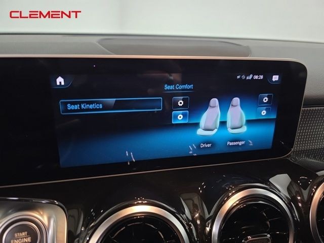 Mercedes-Benz GLB Vehicle Image 18