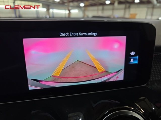 Mercedes-Benz GLB Vehicle Image 19
