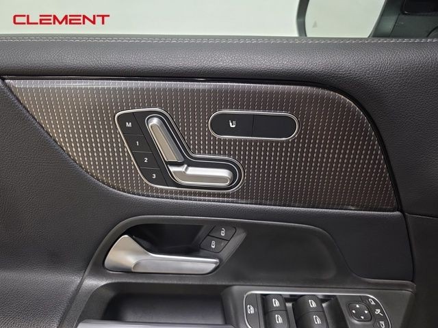 Mercedes-Benz GLB Vehicle Image 26