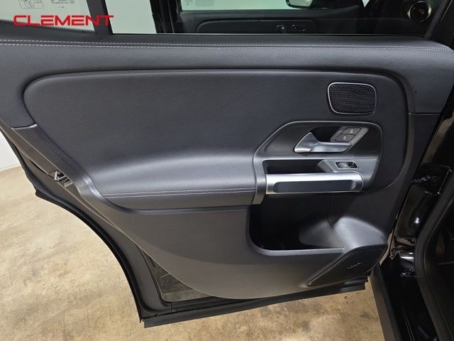 Mercedes-Benz GLB Vehicle Image 31