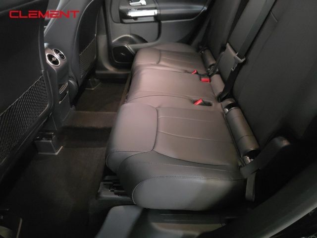 Mercedes-Benz GLB Vehicle Image 32