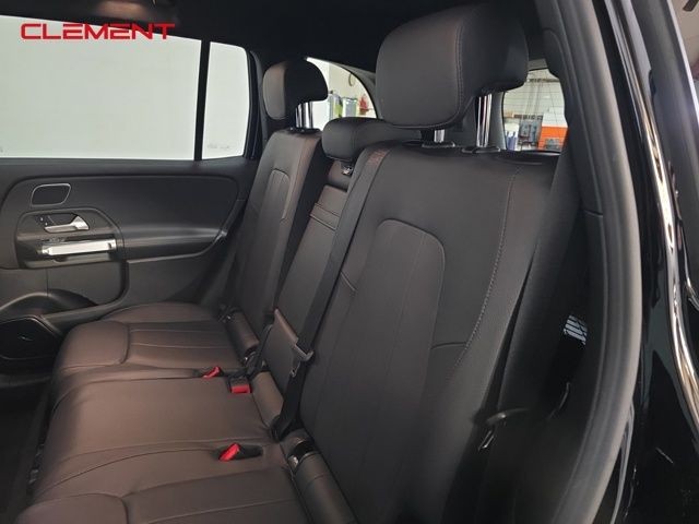 Mercedes-Benz GLB Vehicle Image 33