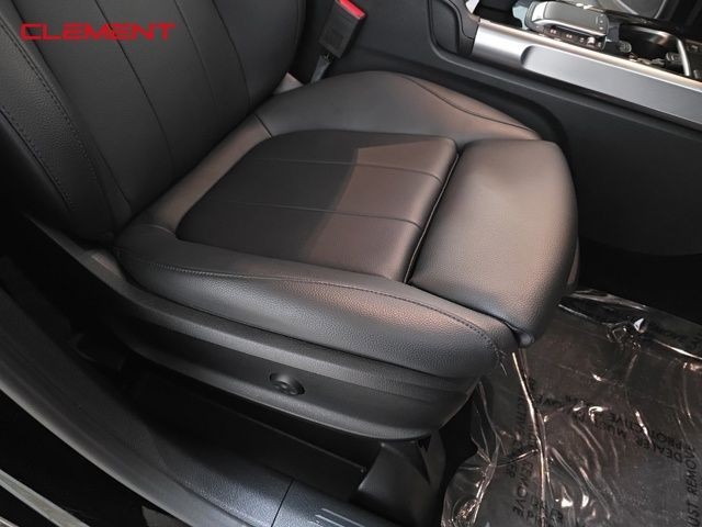 Mercedes-Benz GLB Vehicle Image 36