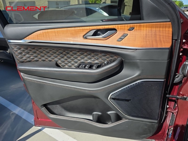 Jeep Grand Cherokee L Vehicle Image 23