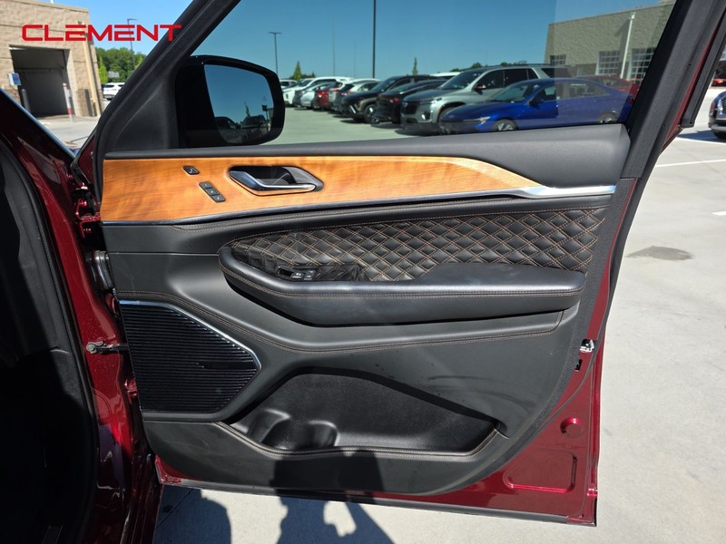 Jeep Grand Cherokee L Vehicle Image 36