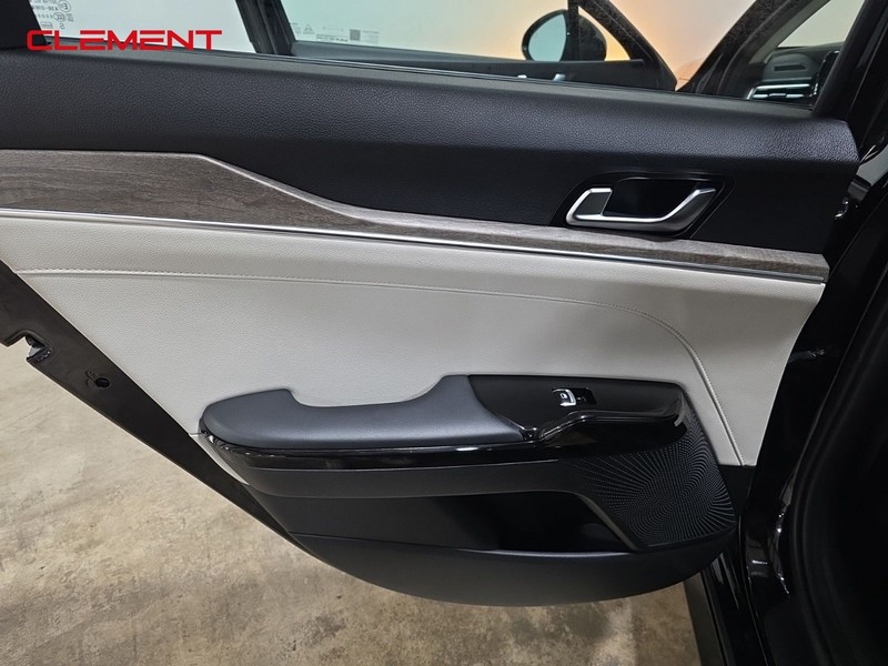 Kia K5 Vehicle Image 30