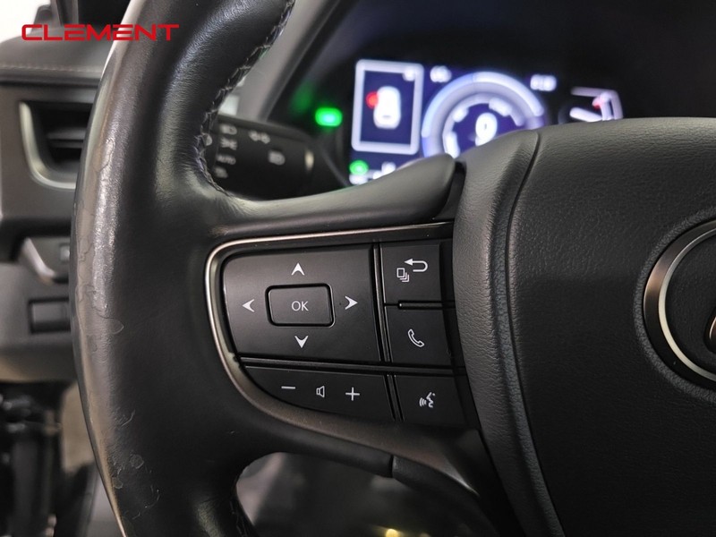Lexus UX Vehicle Image 14