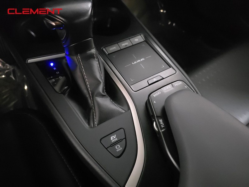Lexus UX Vehicle Image 25