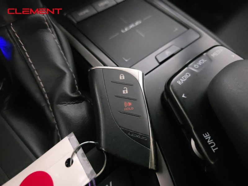 Lexus UX Vehicle Image 26