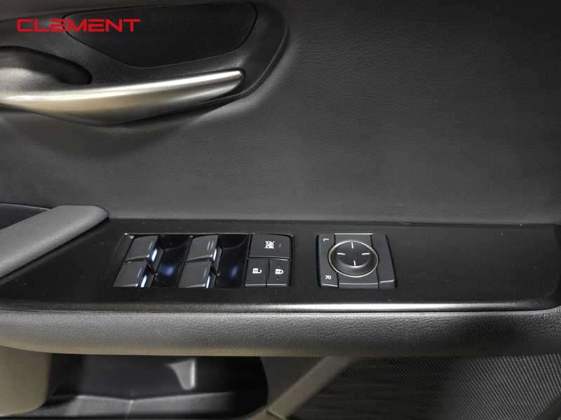 Lexus UX Vehicle Image 27