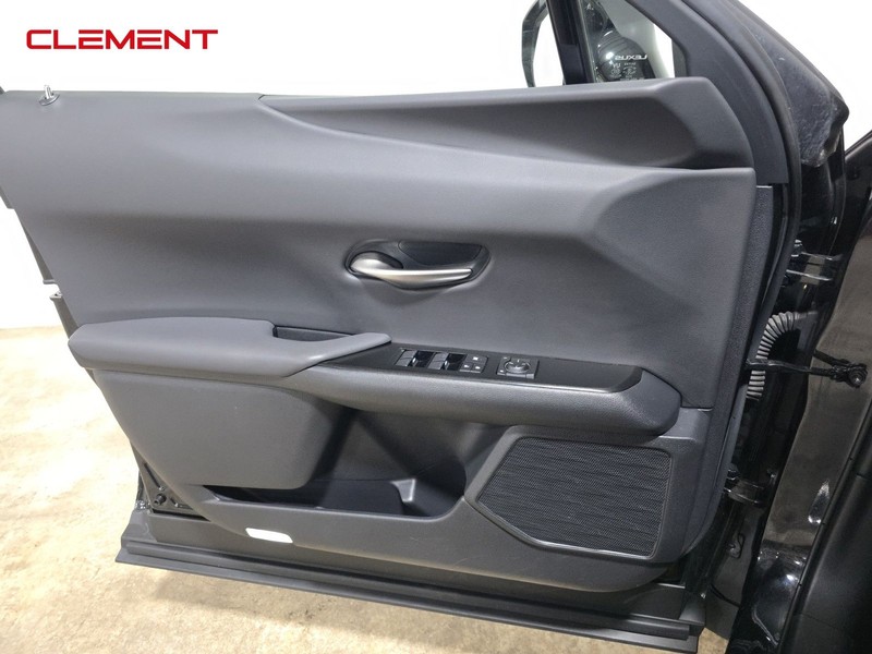Lexus UX Vehicle Image 28