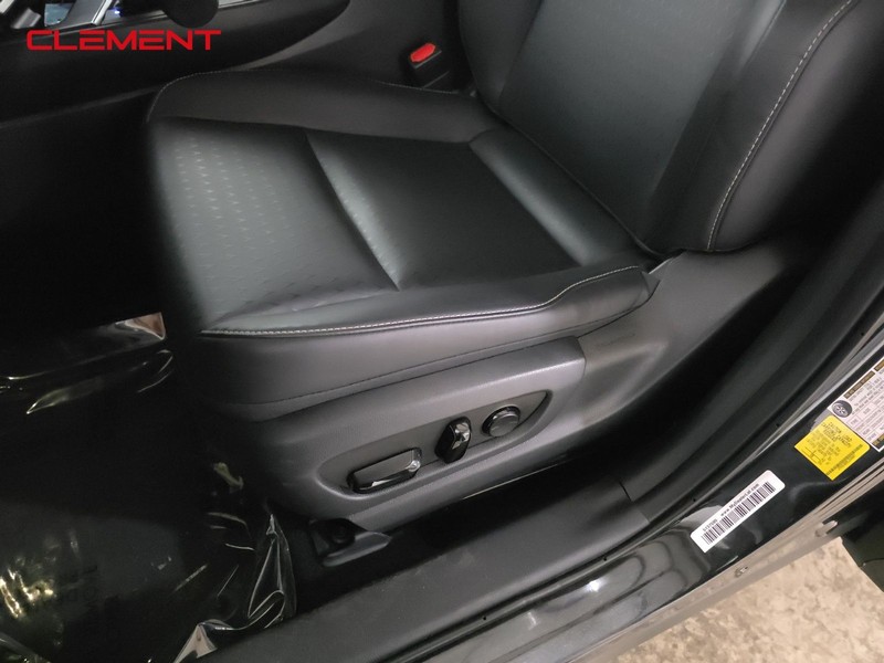 Lexus UX Vehicle Image 29