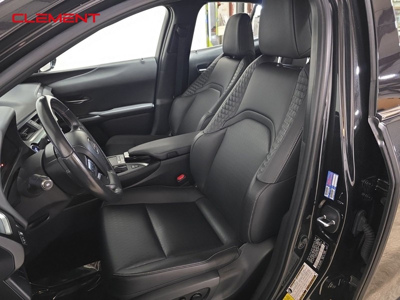 Lexus UX Vehicle Image 30