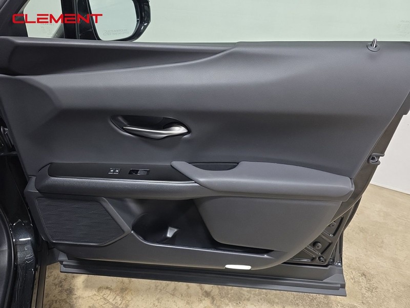 Lexus UX Vehicle Image 37