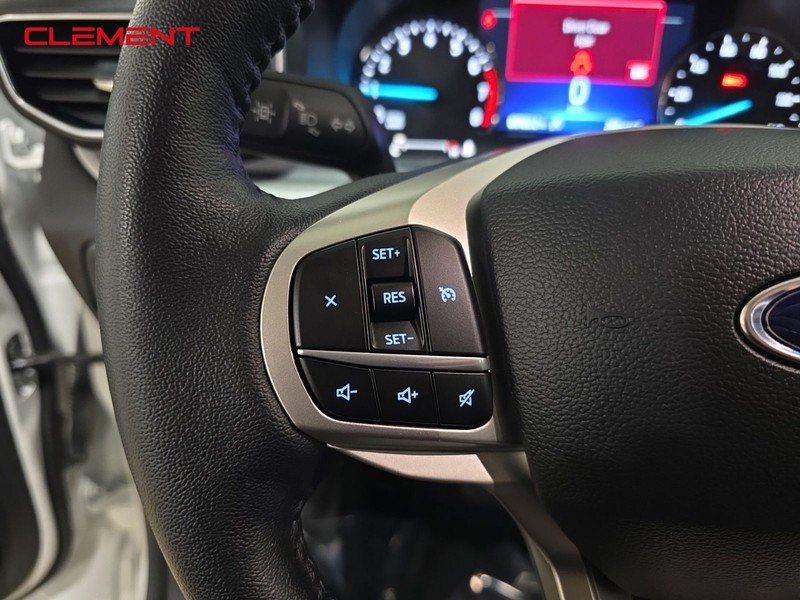 Ford Explorer Vehicle Image 16