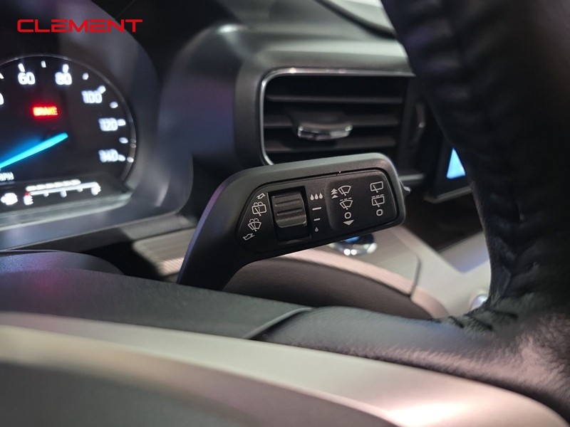 Ford Explorer Vehicle Image 18