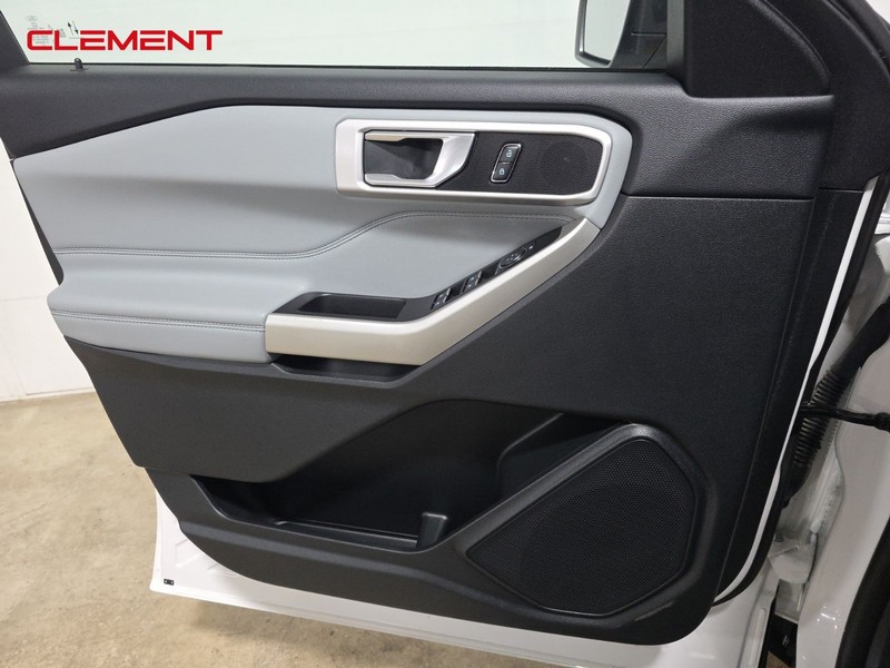 Ford Explorer Vehicle Image 28