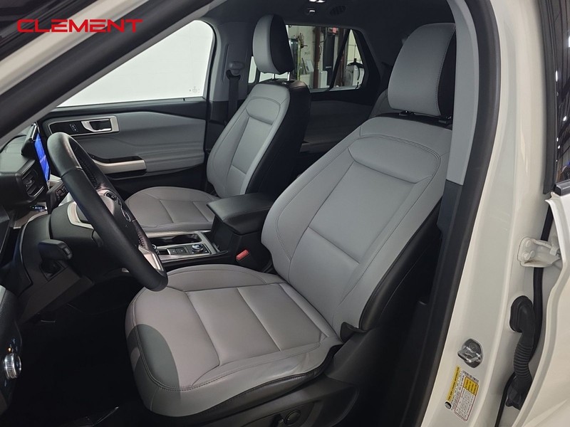 Ford Explorer Vehicle Image 30