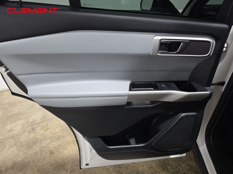 Ford Explorer Vehicle Image 31