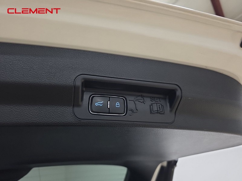 Ford Explorer Vehicle Image 37