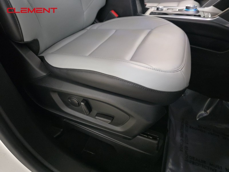 Ford Explorer Vehicle Image 38
