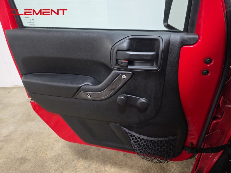 Jeep Wrangler Unlimited Vehicle Image 15
