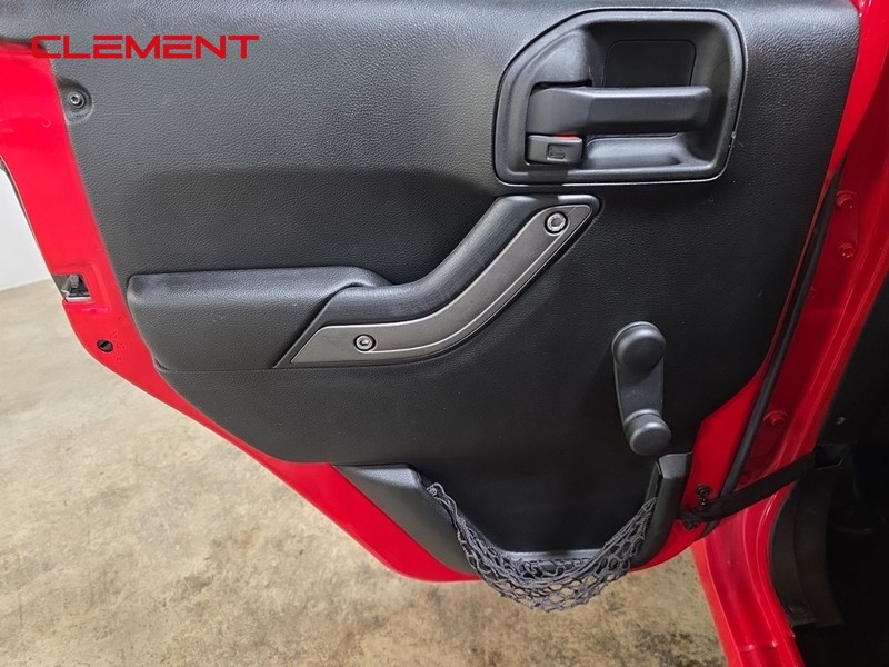 Jeep Wrangler Unlimited Vehicle Image 18