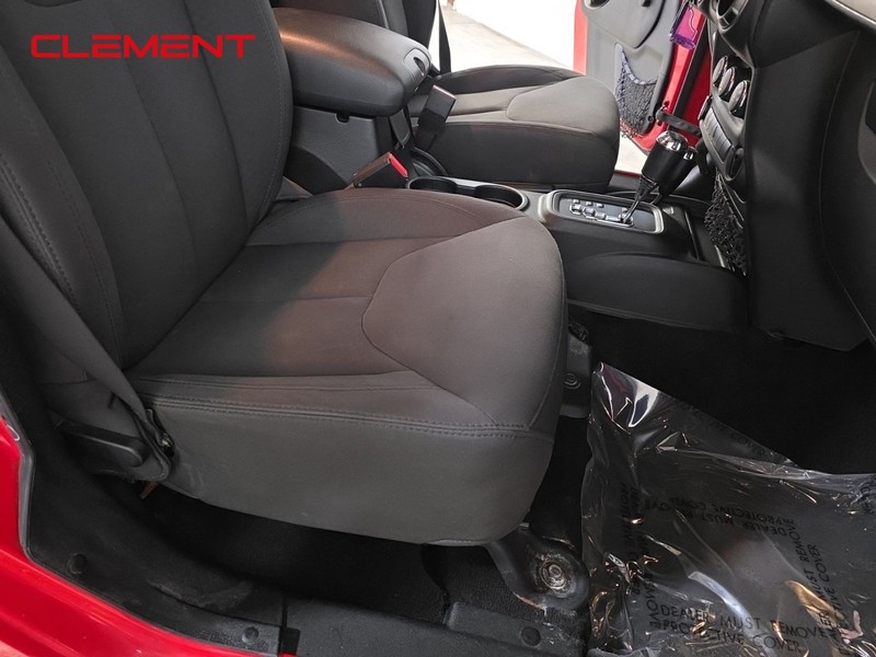 Jeep Wrangler Unlimited Vehicle Image 21